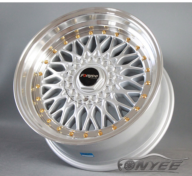 картинка Новые диски BBS RS R17 5X100/4X100 ET15 J10 серебро + золотистые болтики магазин  StreetTuning 