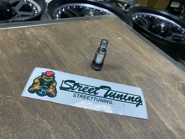 картинка Ниппель (вентиль) для колес, разборный MS525AL, цвет алюминий. магазин  StreetTuning 