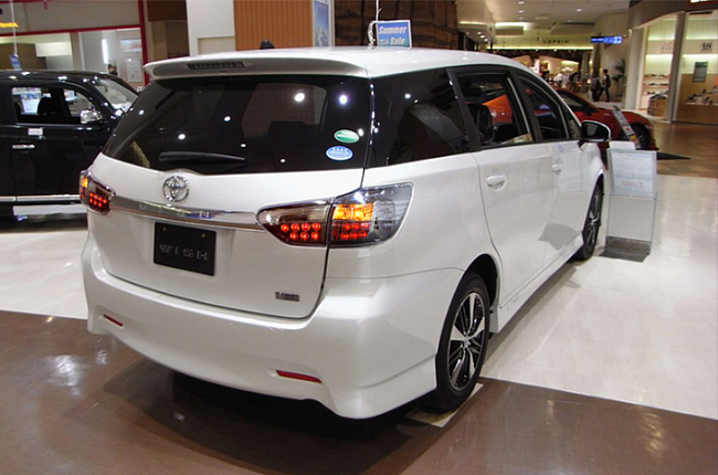 картинка Задние фары для Toyota Wish 2009 - 2017 магазин  StreetTuning 