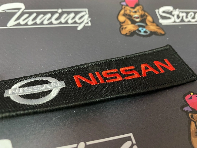 картинка Брелок для ключей Nissan "тканевый", черный магазин  StreetTuning 