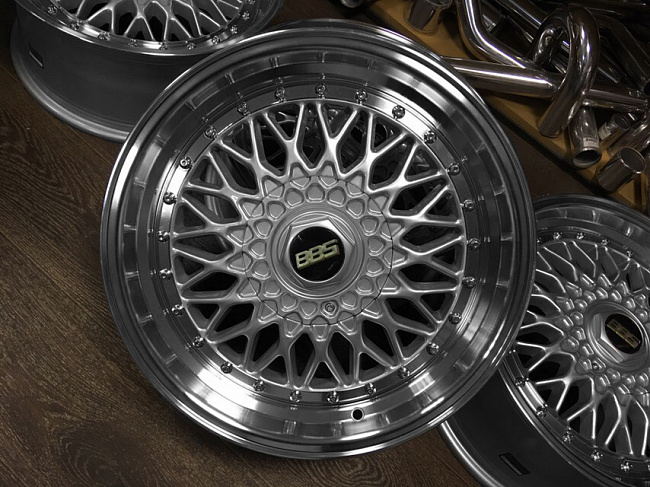 картинка Новые диски BBS RS R17 J7,5 ET30 5x120/5x114.3 серебро магазин  StreetTuning 