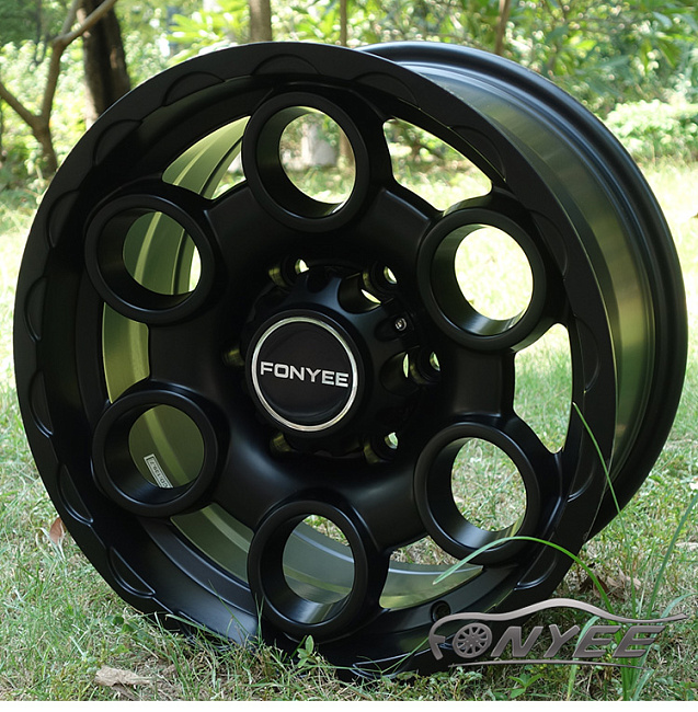 картинка Новые диски Black Rhino Magnus R17 5X114,3 ET0 J8 черный мат магазин  StreetTuning 