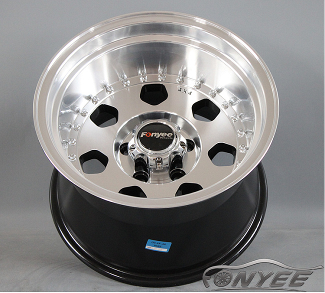 картинка Новые диски Daytona R15 5х114,3 ET-44 J10 серебристые магазин  StreetTuning 