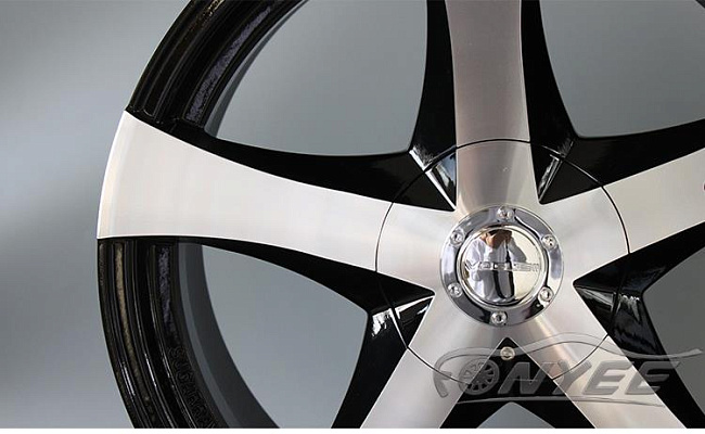 картинка Новые диски Sugarray Vogue 2 R17 4x100 ET40 J8 черный + серебро магазин  StreetTuning 