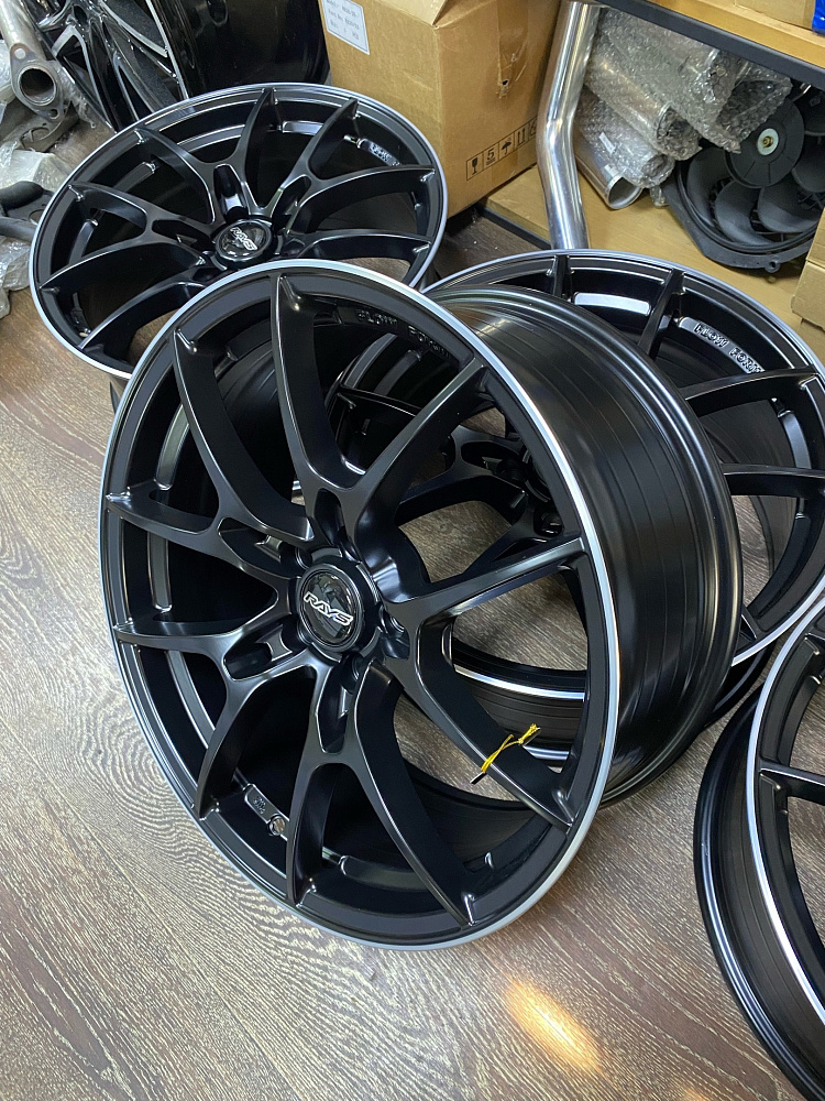 картинка Новые диски RAYS G025 R18 J8 ET38 5X108, черные матовые от магазина  StreetTuning