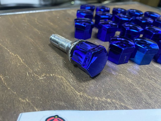 картинка Декоративные колпачки для колесных гаек и болтов под 19й ключ, темно-синие магазин  StreetTuning 