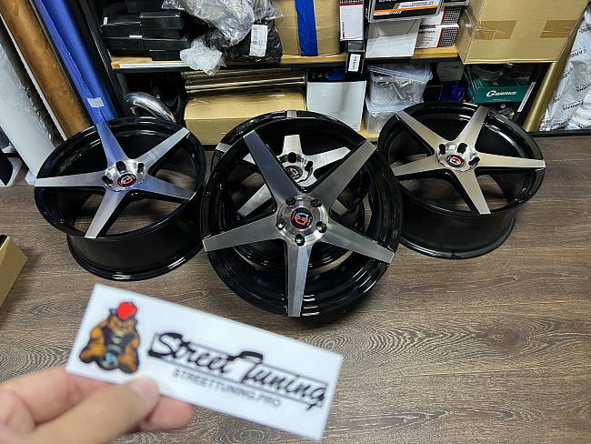 картинка Новые диски CURVA R19 J8.5 ET35 5X114.3 серебро + черный магазин  StreetTuning 