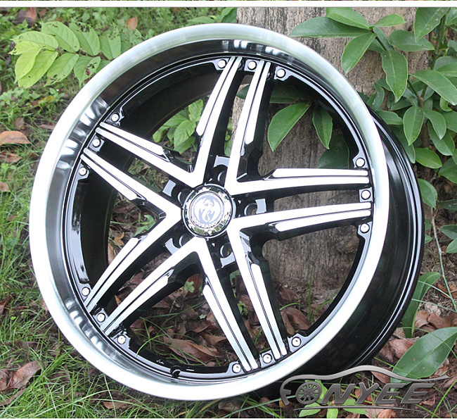 картинка Новые диски Sovrano S13 R20 5X114,3 ET40 J8,5 черный + серебро магазин  StreetTuning 