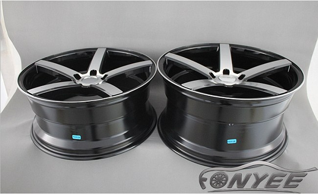 картинка Новые диски Vossen CV3 Replica R20 5X120 ET35 J8,5 черный глянец + серебро магазин  StreetTuning 