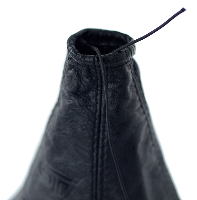 картинка Чехол на КПП Subaru STI, универсальный. Кожа, черная строчка магазин  StreetTuning 