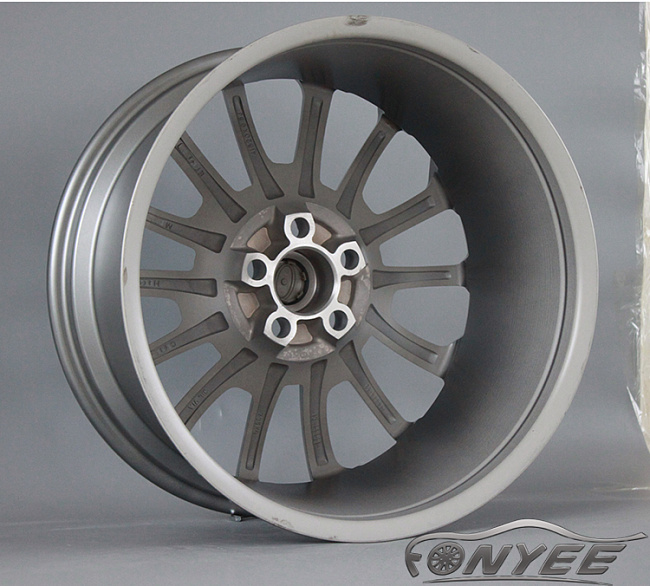 картинка Новые диски Range Rover Autobiography Wheels HSE Sport R22 5x120 ET45 J10 серый глянец + серебро магазин  StreetTuning 