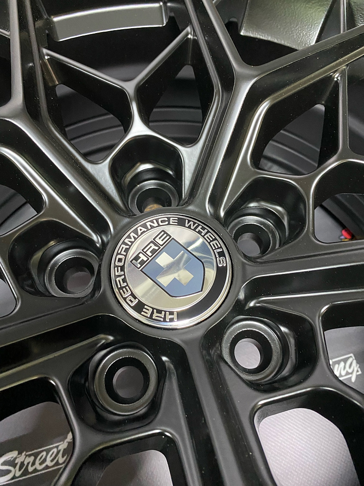 картинка Новые диски HRE FF10 R17 J7.5 ET35 5x108 Black Mat от магазина  StreetTuning