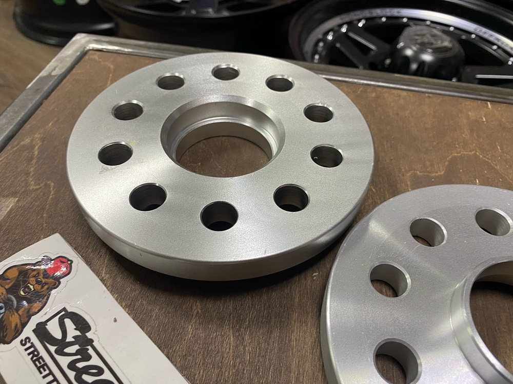 картинка Проставка Starleks 15 мм 5x105  цо 56.6 silver от магазина  StreetTuning