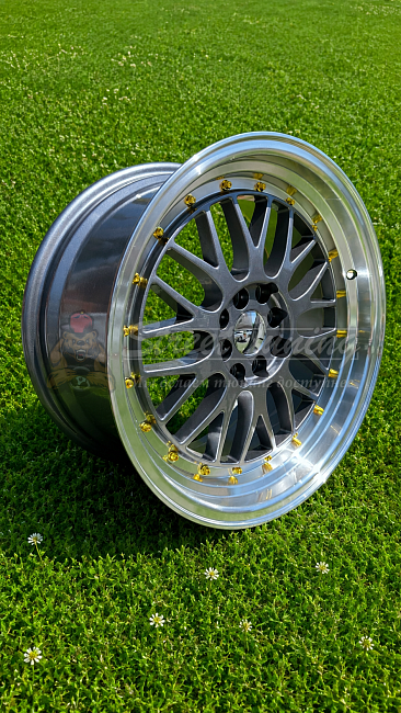 картинка Новые диски BBS LM R17 J8.5 ET30 4x100/4x114.3 графит+ серебро магазин  StreetTuning 