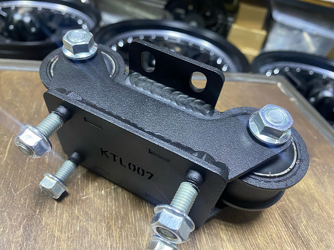 картинка Опора Акпп Lexus GS,IS, Toyota Crown-Mark X магазин  StreetTuning 