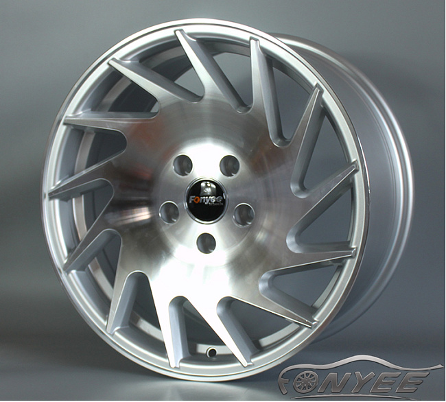 картинка Новые диски Vossen VLE1-R Replica R17 5X114,3 ET35 J8 серебро полированное магазин  StreetTuning 