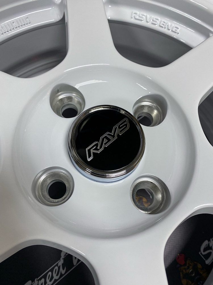 картинка Новые диски Rays TE37 R14 J5.5 ET30 4x100 белые от магазина  StreetTuning
