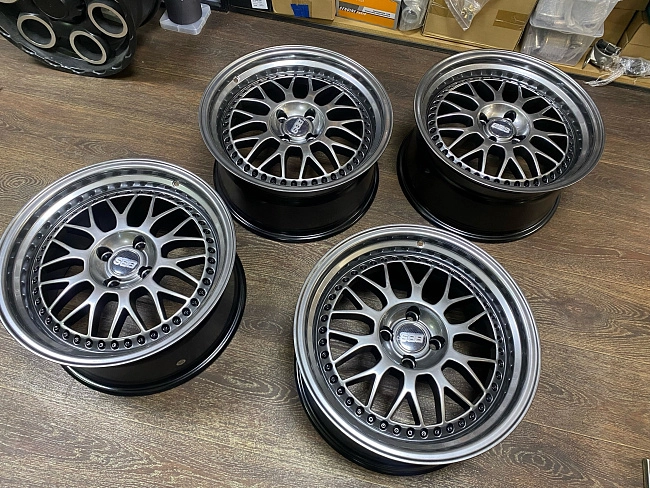 картинка Новые диски BBS LM R17 J8.5 ET30 4x100 Hyper Black магазин  StreetTuning 