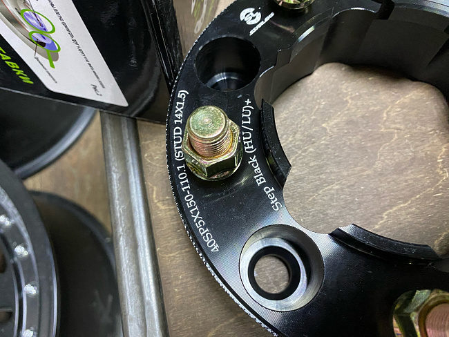 картинка Проставка Starleks 40 мм 5x150 цо 110.1 шпилечная M14x1,5 магазин  StreetTuning 