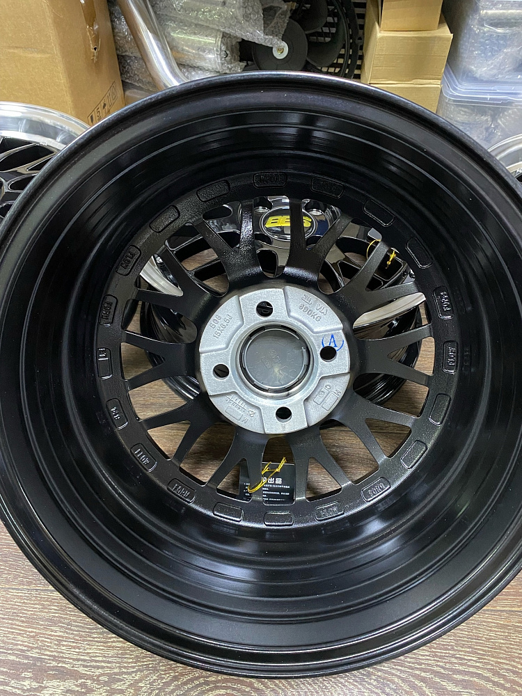 картинка Новые диски BBS LM R15 J6.5 ET38 4x100 черные с полировкой от магазина  StreetTuning