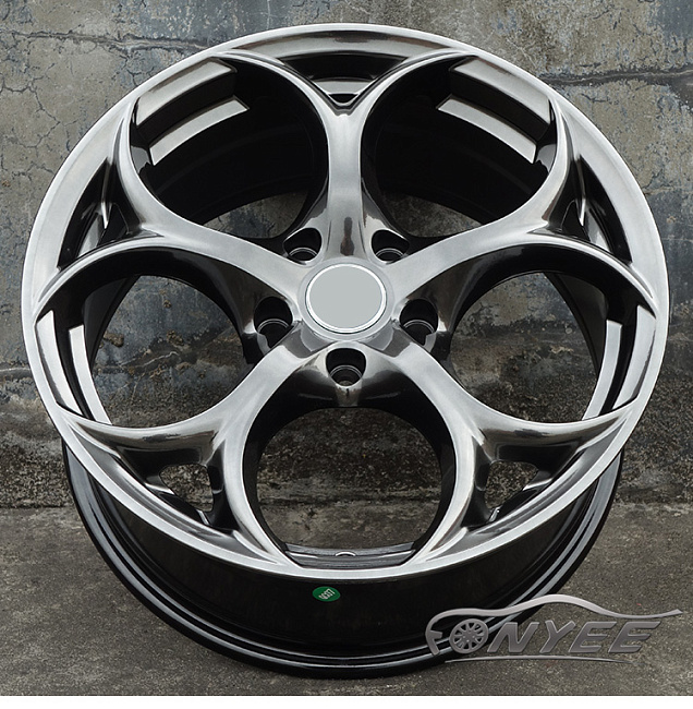 картинка Новые диски Alfa Romeo Giulia Quadrifoglio R19 5x112 ET35 J8,5 серебро с оттенком серого металика магазин  StreetTuning 