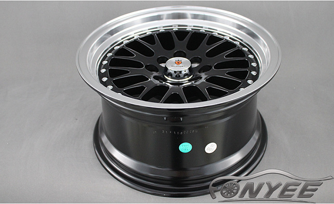 картинка Новые диски ESM 007 R15 4x100-4x114,3 ET20 J8 черный с хром полкой магазин  StreetTuning 