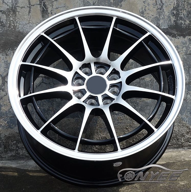 картинка Новые диски Enkei NT03-M R17 4x100-4x114,3 ET35 J7,5 черный + серебро магазин  StreetTuning 