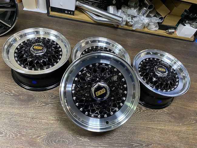 картинка Новые диски BBS RS R14 J6,5 ET25 4x100/4x114.3 черные с серебром магазин  StreetTuning 