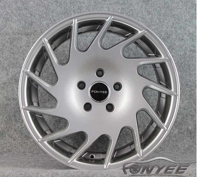 картинка Новые диски Vossen VLE1-L Replica R18 5X120 ET35 J8,5 серебро магазин  StreetTuning 