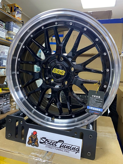картинка Новые диски BBS LM R17 J7.5 ET38 5x114,3 черные с полировкой магазин  StreetTuning 