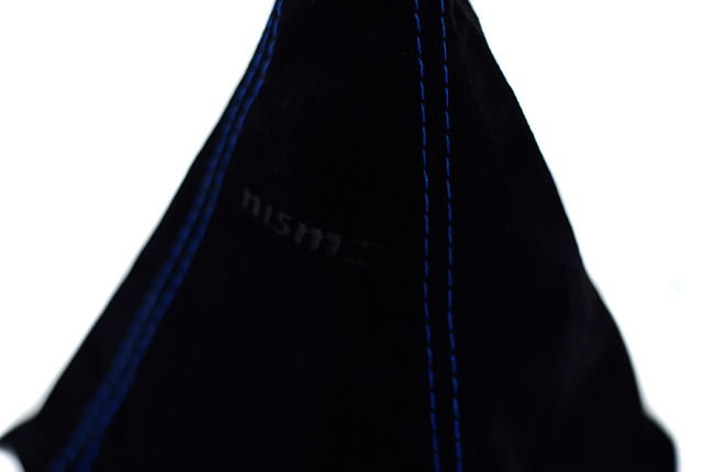 картинка Чехол на КПП nismo S-tune, универсальный. Замша, синяя строчка магазин  StreetTuning 