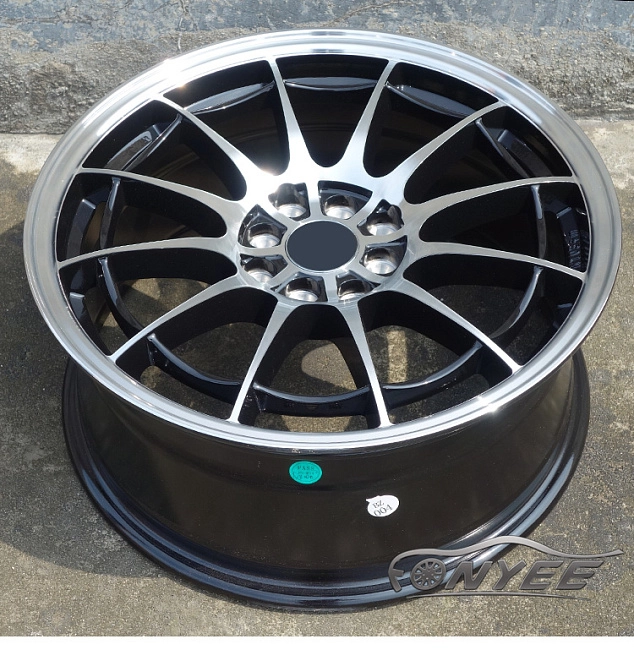 картинка Новые диски Enkei NT03-M R17 4x100-4x114,3 ET35 J7,5 черный + серебро магазин  StreetTuning 