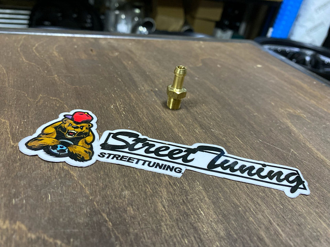 картинка Фитинг-штуцер под вакуум турбины Garrett T2 T25 T28 T3 T34 -резьба 1/8 магазин  StreetTuning 