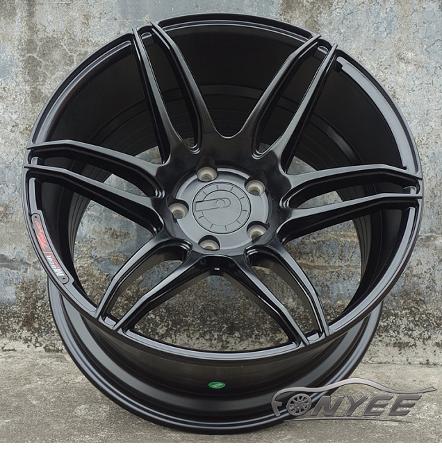 картинка Новые диски Cosmis Racing R18 5x114,3 ET22 J9,5 черные магазин  StreetTuning 