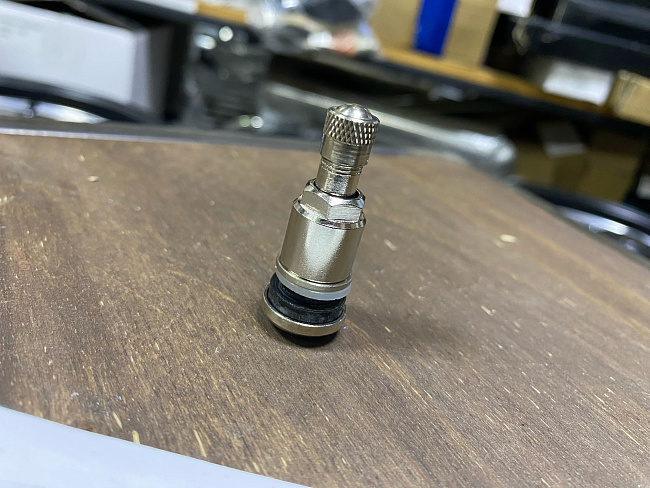 картинка Ниппель (вентиль) для колес, разборный MS525CR, цвет хром магазин  StreetTuning 