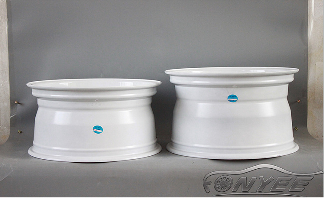 картинка Новые диски BBS RS R15 4X100/4X114,3 ET15 J8 белый глянец + золотистые болтики магазин  StreetTuning 