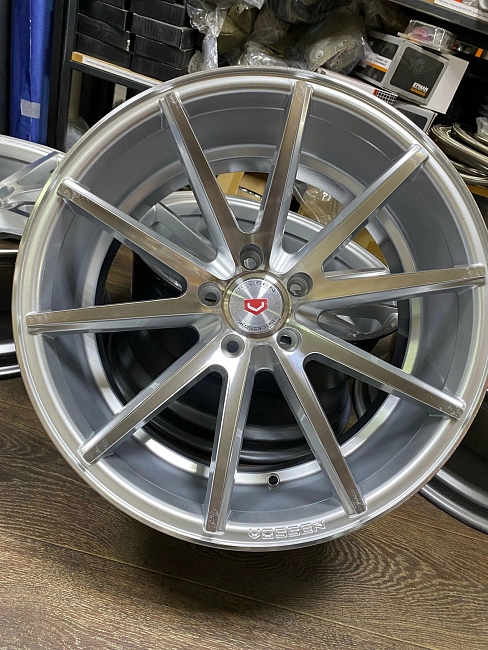 картинка Новые диски Vossen VFS1 разноширокие R19 J8.5/J9,5 ET35 5X114,3 магазин  StreetTuning 
