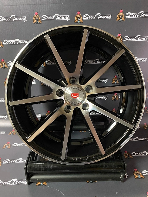 картинка Новые диски Vossen VFS-1 R18 J8 ET35 5x114.3 Silver+Black магазин  StreetTuning 