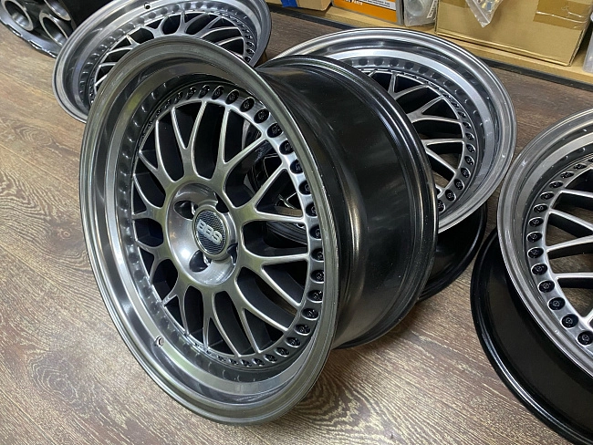 картинка Новые диски BBS LM R17 J8.5 ET30 4x100 Hyper Black магазин  StreetTuning 