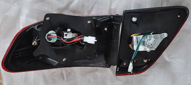 картинка Задние фонари для Toyota Corolla 2011-2013 г прозрачные магазин  StreetTuning 