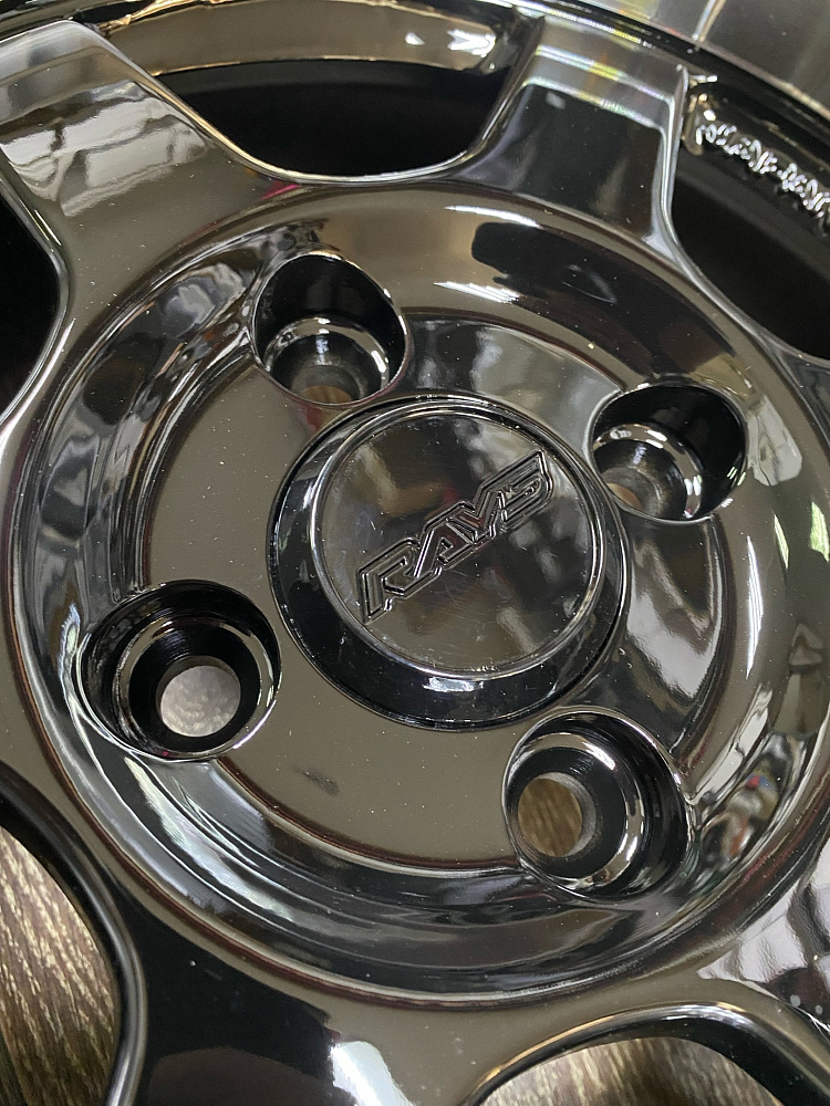 картинка Новые диски Rays TE37 R15 J8 ET15 4x100, черные от магазина  StreetTuning
