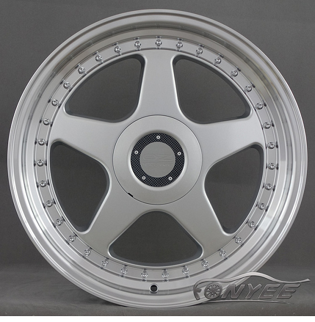 картинка Новые диски OZ Racing Futura R18 5x112-5x120 ET35 J8 серебро магазин  StreetTuning 