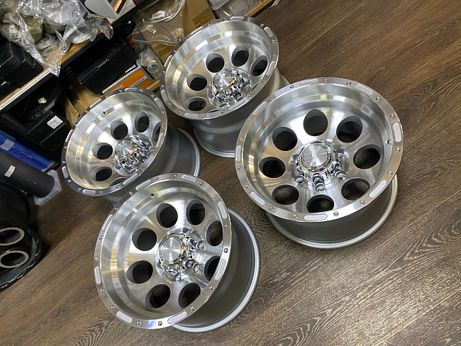 картинка Новые диски GT WHEEL Style R16 J10 et -44 6x139,7, серебро магазин  StreetTuning 