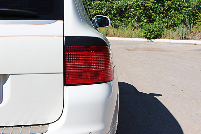 картинка Porsche Cayenne 2002—2010 Накладки на задние фары (реснички) компл.-2 шт. магазин  StreetTuning 