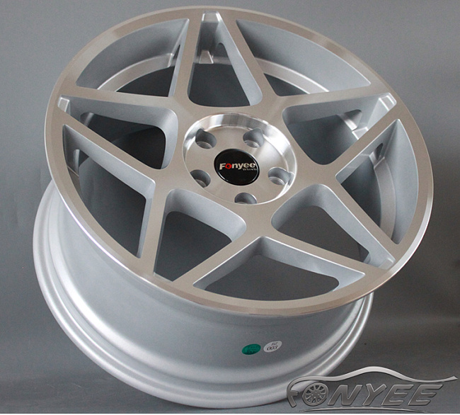 картинка Новые диски 3SDM 0.08 R17 4x100-4x114,3 ET35 J8 серебряные магазин  StreetTuning 