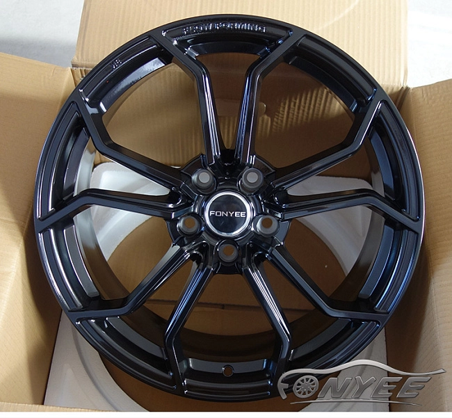 картинка Новые диски KE Flow Forming модель 5 R18 5X112 ET40 J8 черные магазин  StreetTuning 