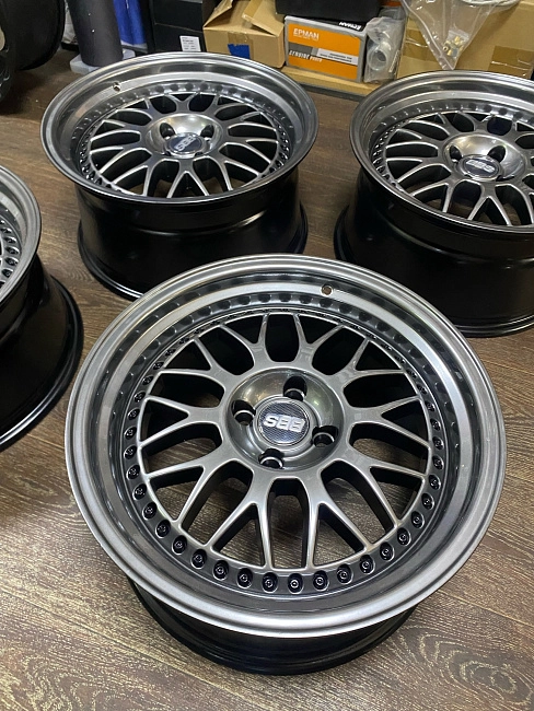 картинка Новые диски BBS LM R17 J8.5 ET30 4x100 Hyper Black магазин  StreetTuning 