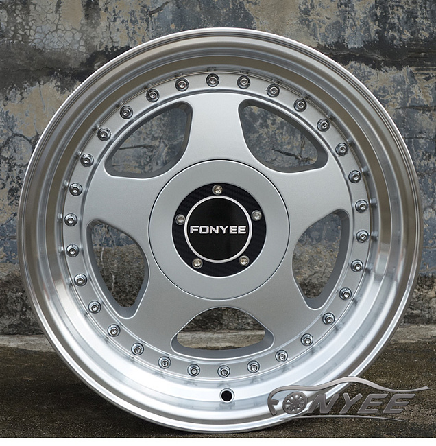 картинка Новые диски OZ Racing R15 4x100-4x114,3 ET25 J8 серебро магазин  StreetTuning 