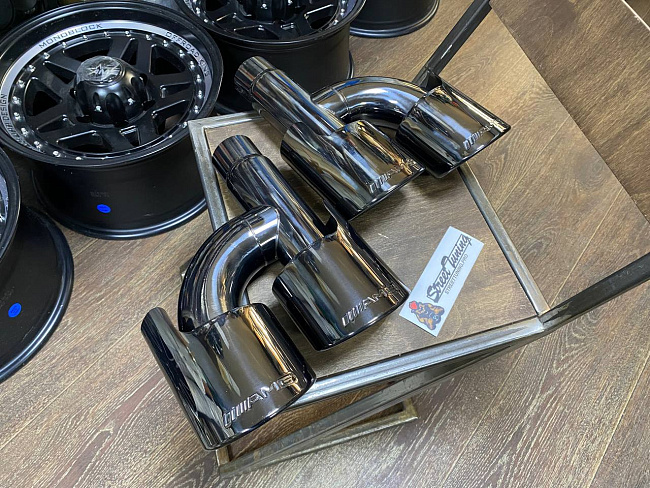 картинка Насадки на глушитель AMG для Mercedes , универсальные, Hyper Black магазин  StreetTuning 