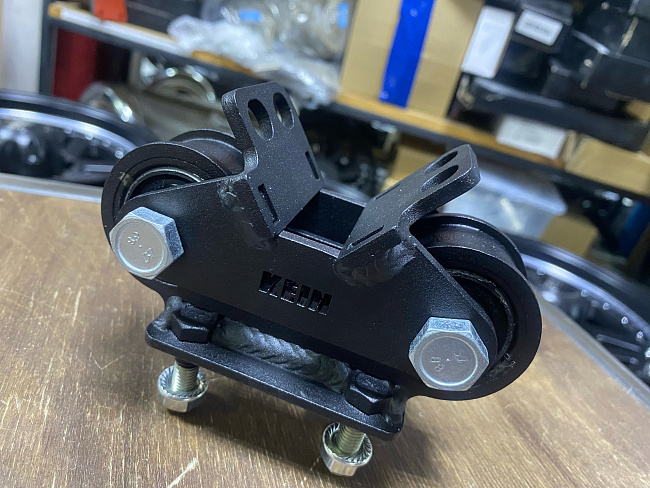 картинка Усиленная опора(подушка) кпп для Toyota Supra, Cressida, R154 и W5x магазин  StreetTuning 